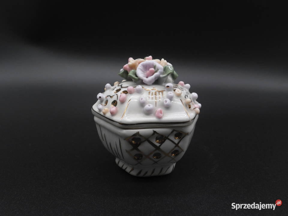 Porcelanowe puzderko ażurowe na biżuterię Raszków