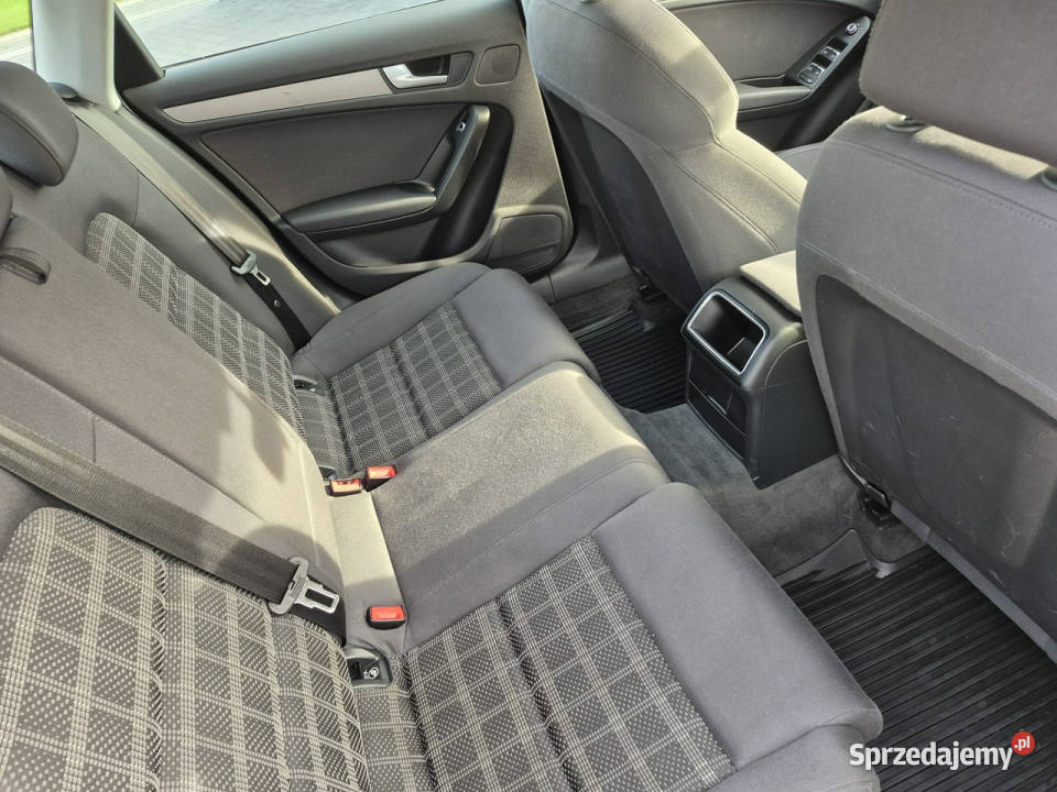 Audi A4 xenon led navi chromy ładny sedan B8 wielofunkcyjna kierownica Drelów sprzedam