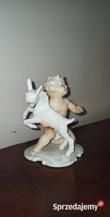 Figurka chłopca z koziołkiem Wiekowa figurka Gdańsk