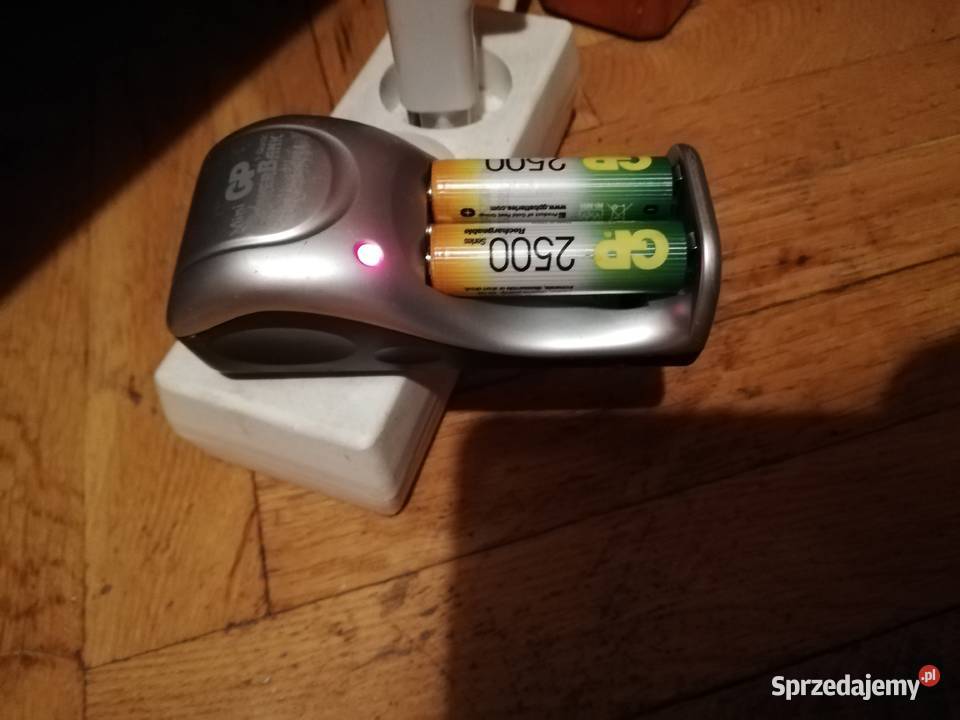 Ładowarka Power Bank GP 825 GS do baterii AA i Warszawa