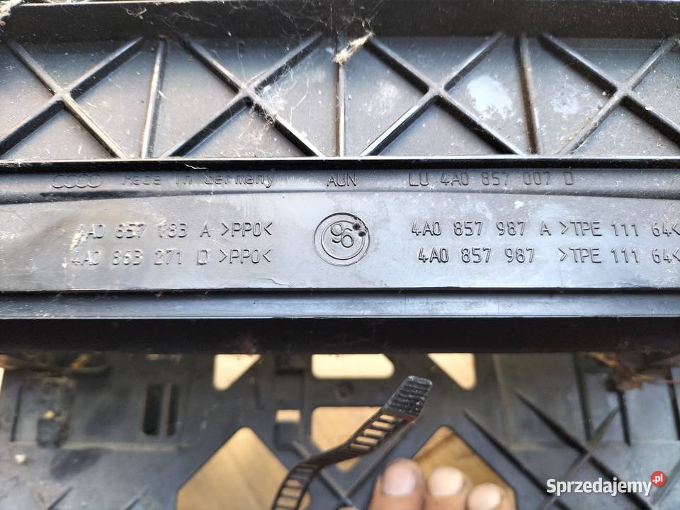 AUDI A6C4 A6 C4 RAMKA RADIA ŚRODKOWA KRATKA osobowe