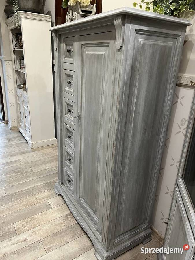 Wysoka drewniana komoda Bieliźniarka Żary