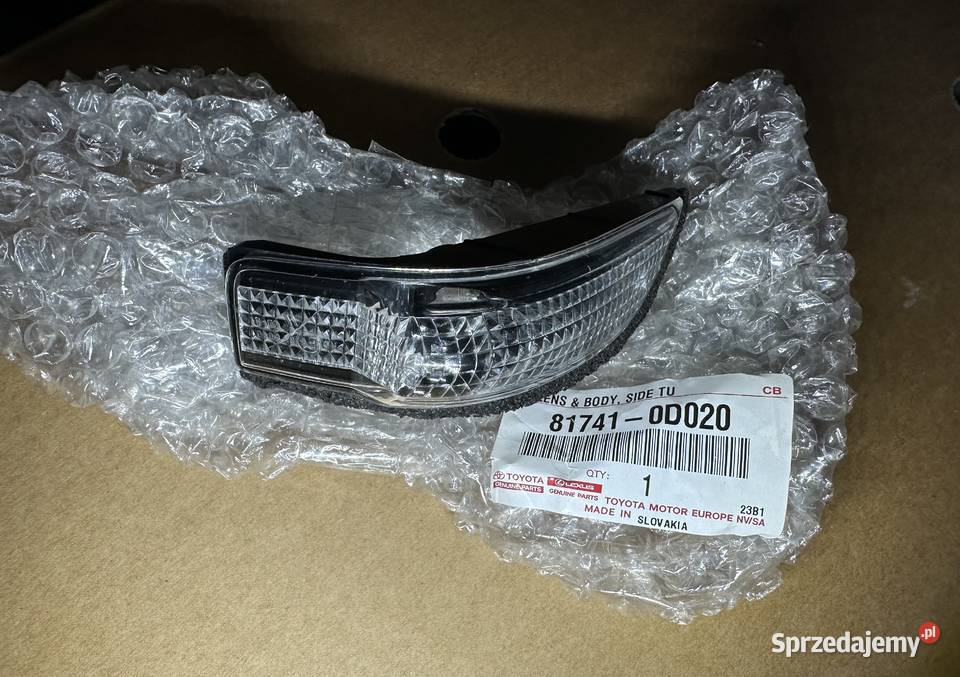 Toyota Yaris KIERUNKOWSKAZ LUSTERKA LEWY OE Białystok