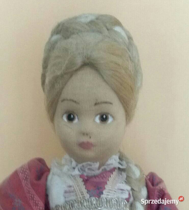 Lalka vintage w stroju regionalnym