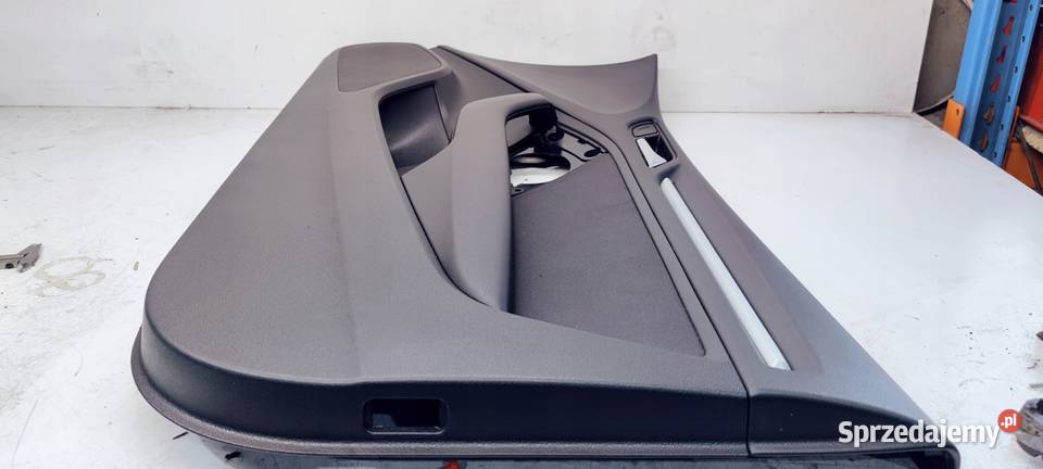 BOCZEK DRZWI P P AUDI A3 8V 8V3867106 MATERIAŁ Przystajń