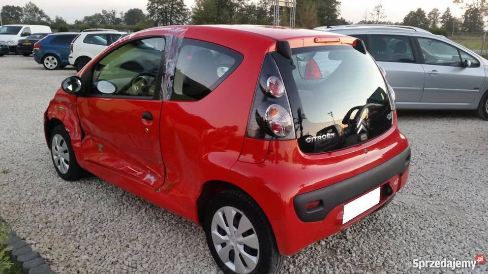 Na sprzedaż uszkodzony Citroen C1 czerwony