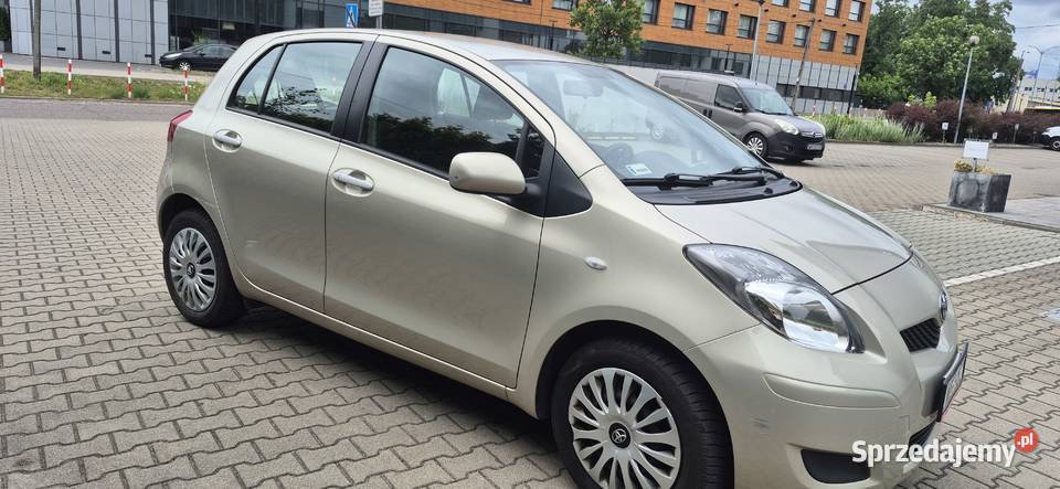 Toyota Yaris II 13 133Salon 70 GarażowanyZłoty 99KM