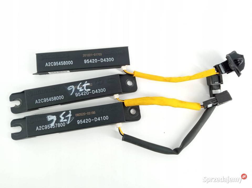 WZMACNIACZ KOMPLET 95420D4300 95420D4100 Hyundai