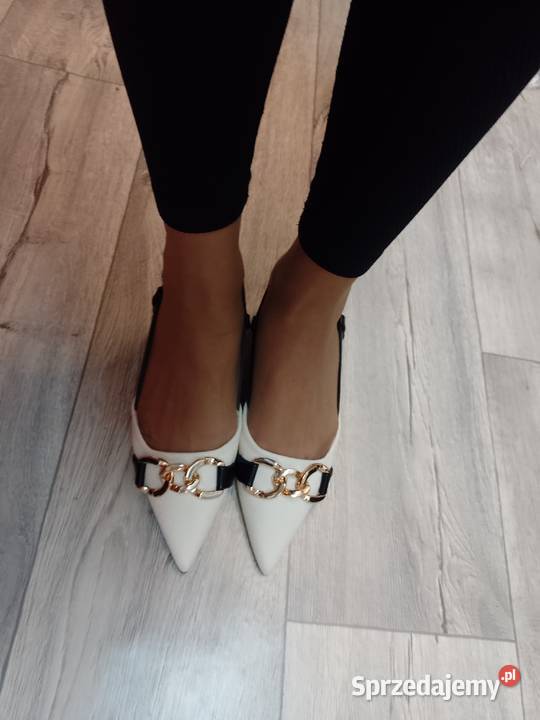 38 Bogato zdobione Czółenka wieczorowe z odkrytą 24.5cm