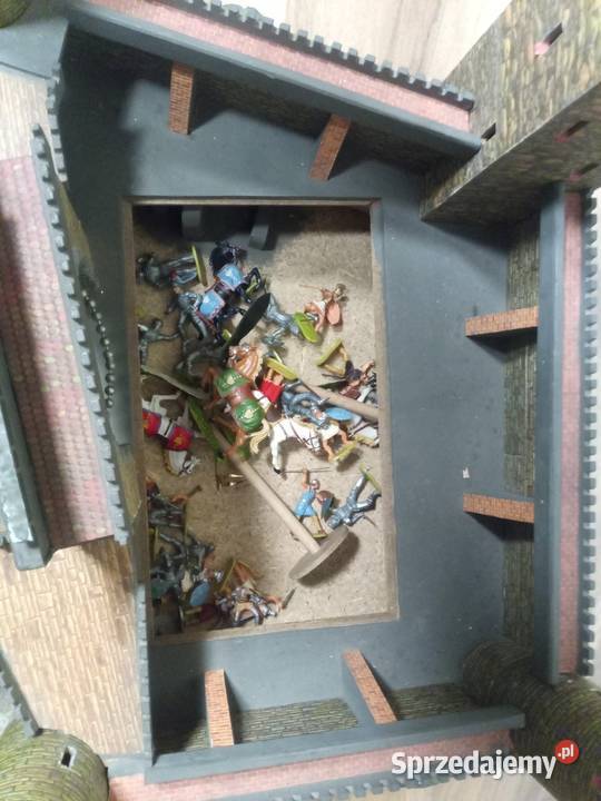 Ręcznie robiony zamek drewniano kartonowy Wieliczka