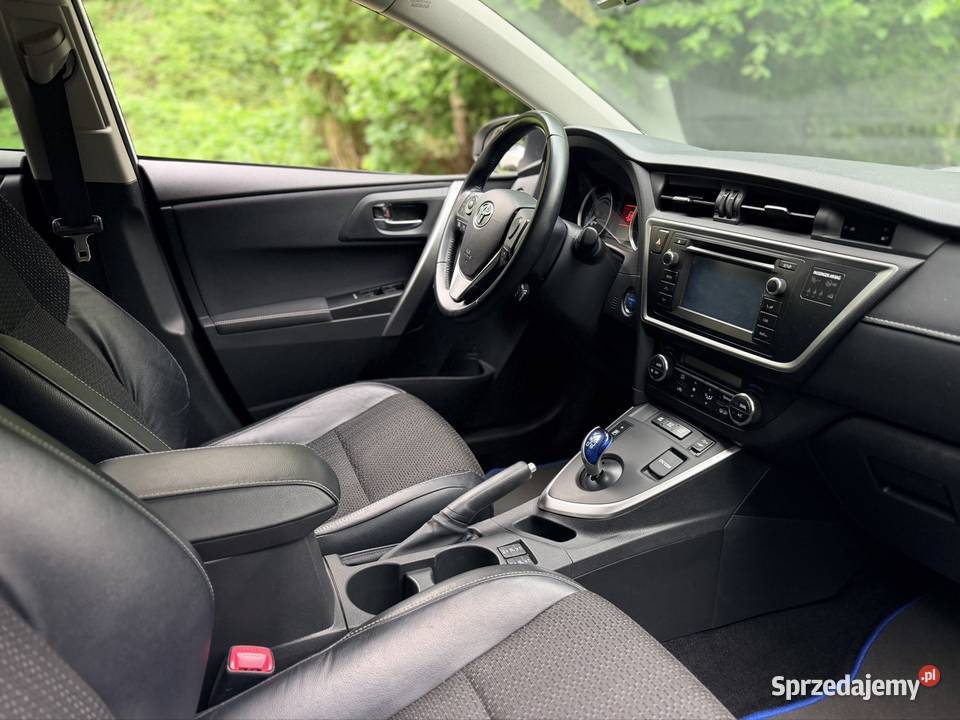 Toyota Auris Touring Sports 18 Hybrid 2014 Kraków