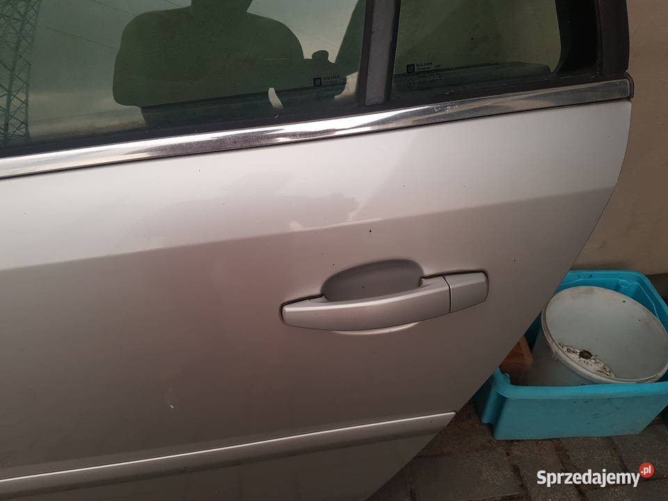 OPEL VECTRA C KOMBI 2005 DRZWI LEWE TYL ZAWIAS Turek sprzedam