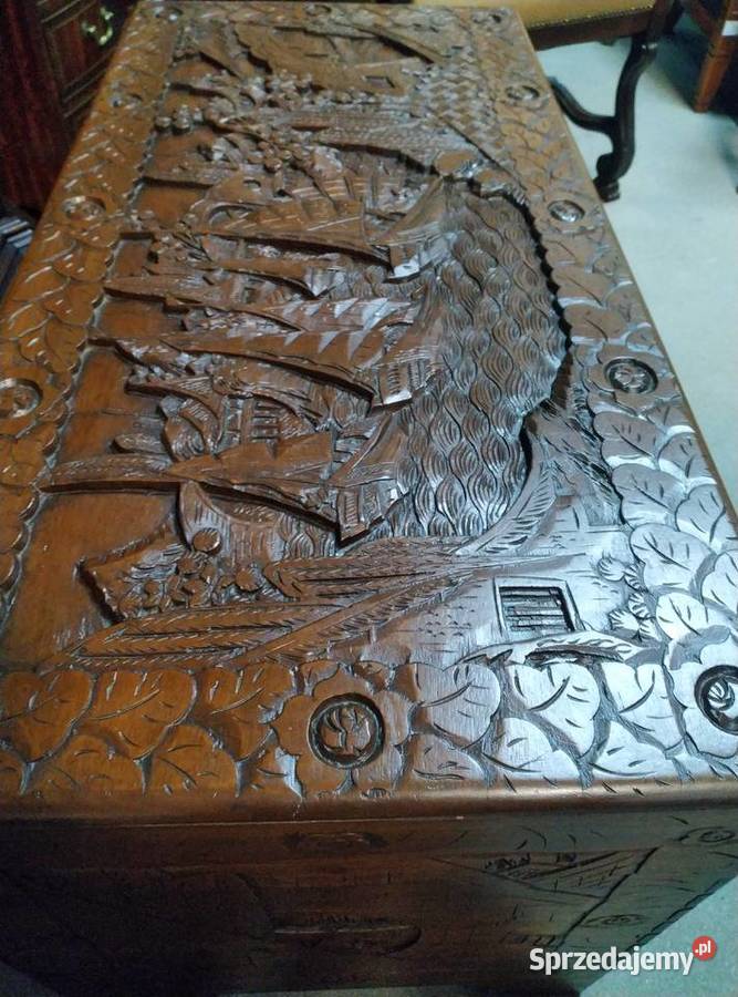 Duży rzeźbiony kufer skrzynia z drewna