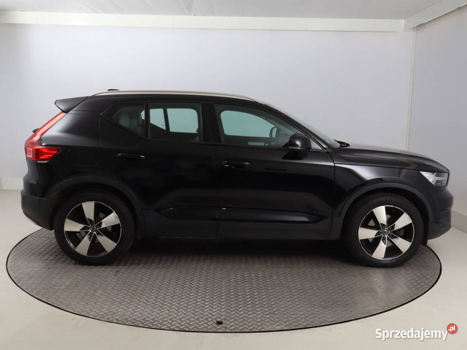 Volvo XC40 D4 AWD wielofunkcyjna kierownica Bielany Wrocławskie