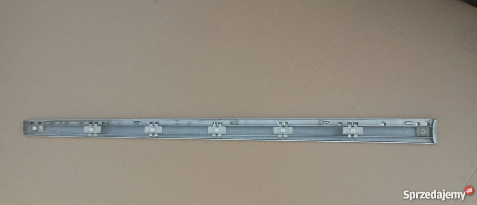 MERCEDES E KLASA W211 LISTWA DRZWI PRAWY PRZÓD