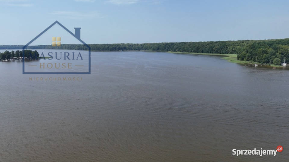 Zabudowana działka z linią brzegową Jezioraka