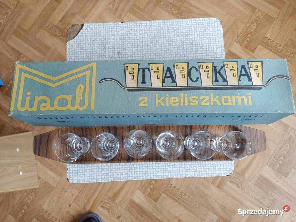 Kieliszki z tacką z PRL śląskie