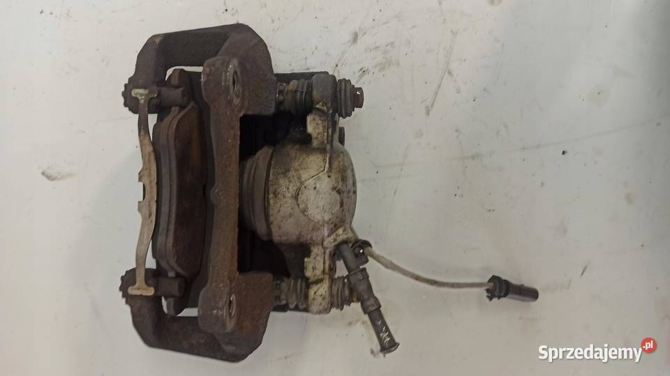 ZACISK HAMULCOWY LEWY PRZÓD A4 B8