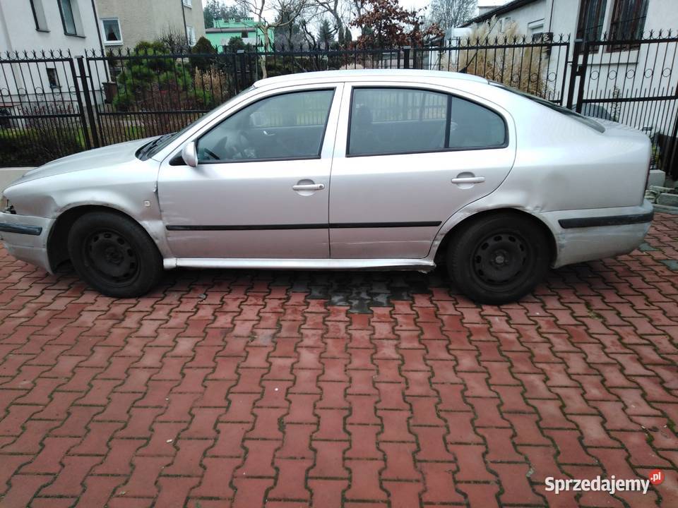 Uszkodzona skoda octavia