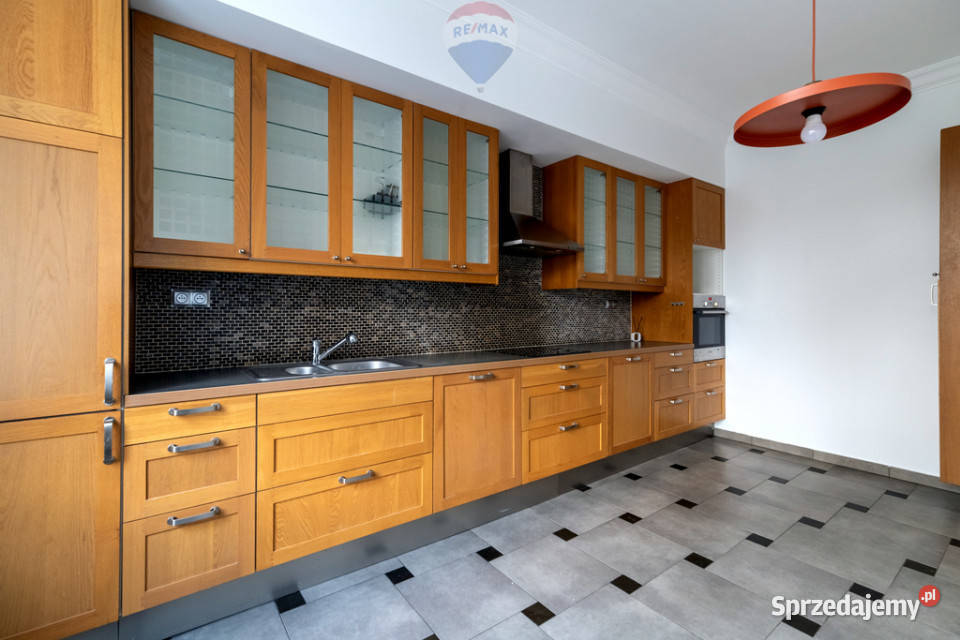 Metro kamienica malowaniu