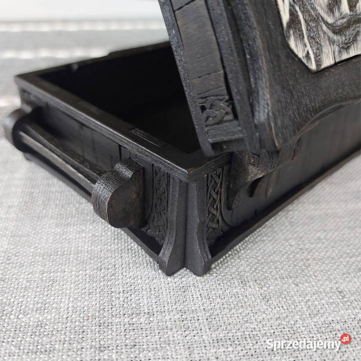 Gotycka Szkatułka z Czaszkami Tworkowa