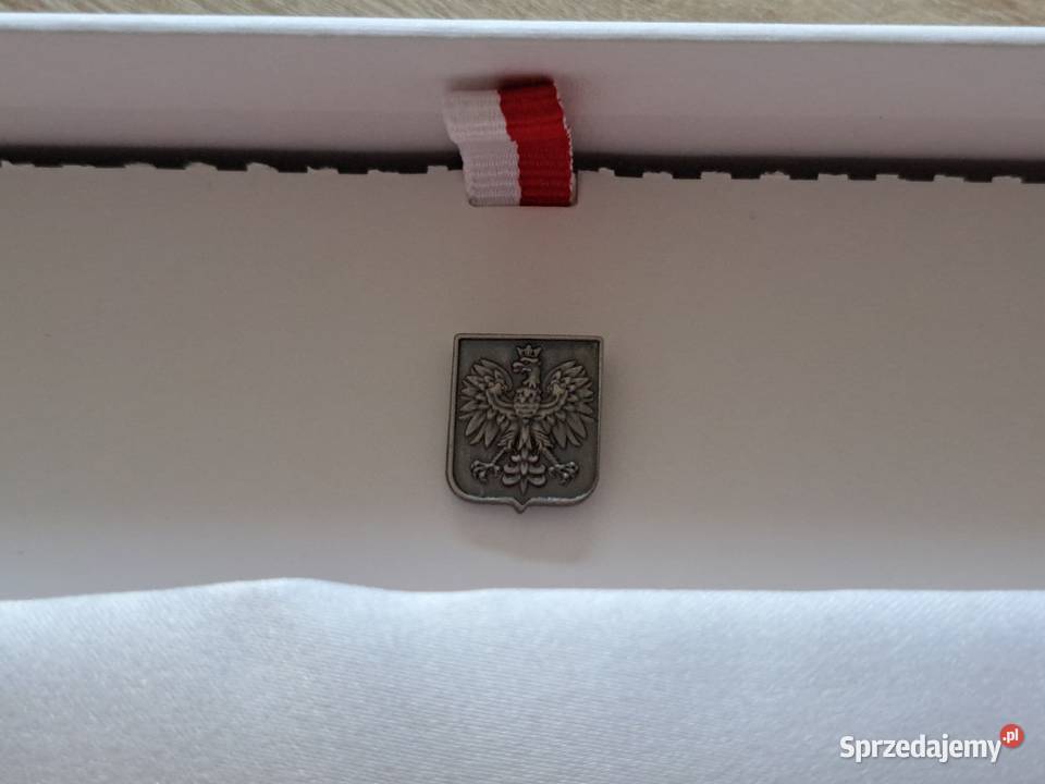 Flaga Polski W Pudełku Orzeł Orzełek Radom