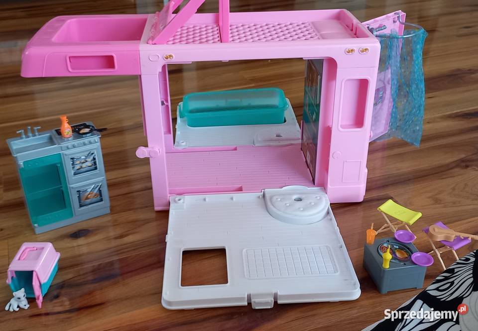 Kamper barbie z łódką basenem i grilem 6 lat+ Lalki i akcesoria