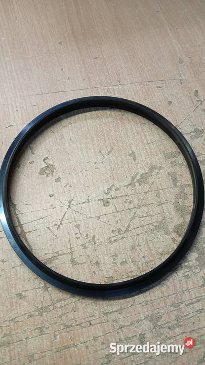 Pierścień zgarniający Z w rozmiarze 200 220 1218 Maniowy sprzedam