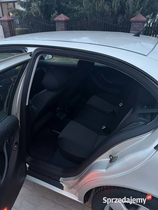 Seat leon 16benzyna 2004r 209000 przebieg opłaty Łomża sprzedam