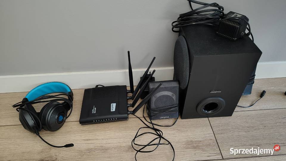 Komputer HPMonitor ISUSGłośniki CRETIVE Karwica