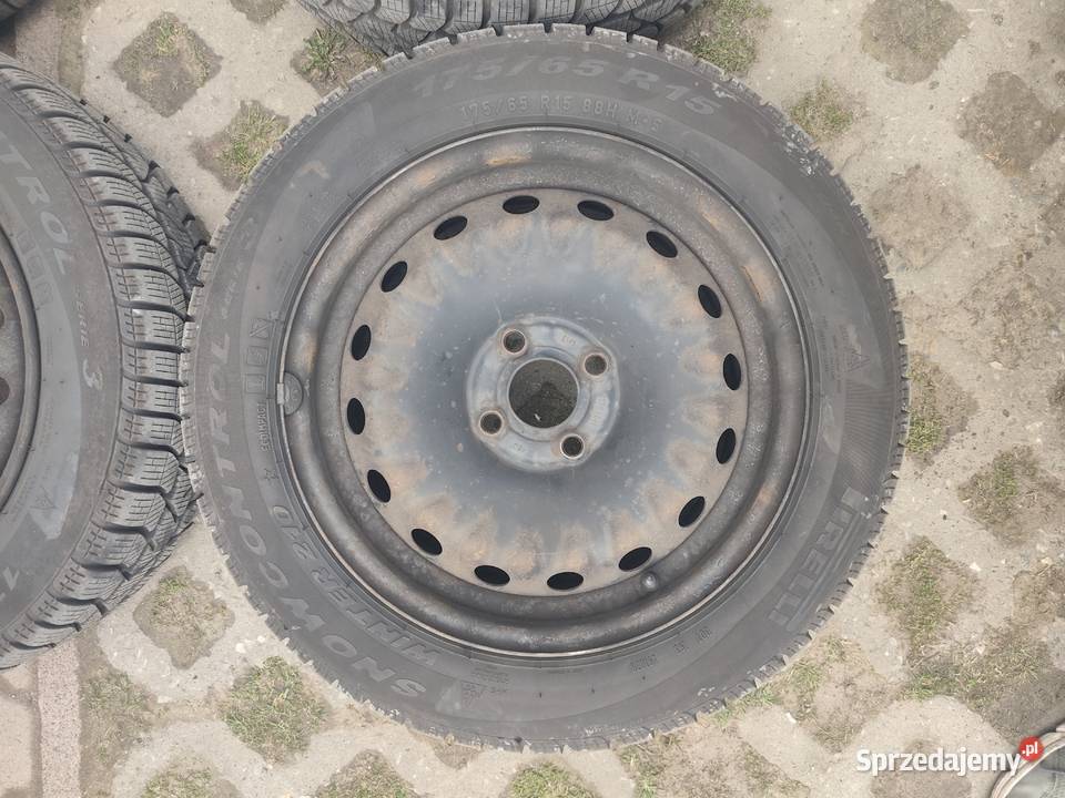 Koła 15 4x98 z oponami Pirelli Snowcontrol serie Olkusz