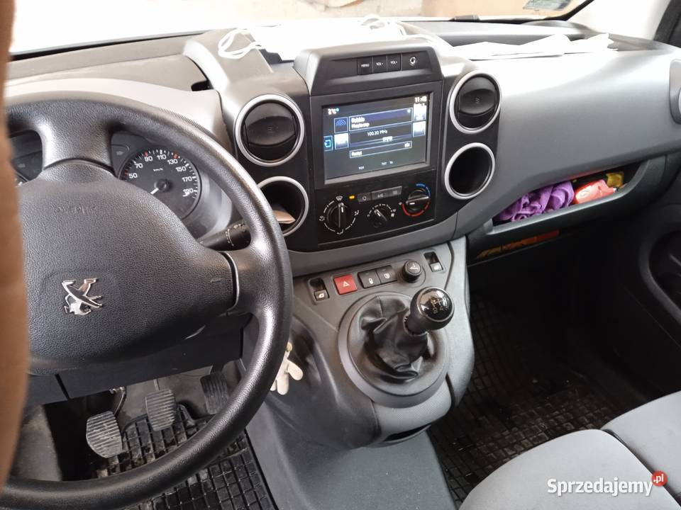 peugeot partner TABLET 16 hdi blue 3 osobowy Rok produkcji 2016 Kępno