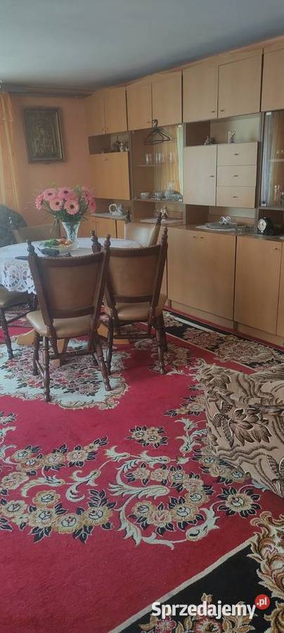 Dom jednorodzinny z budynkami gospodarczymi Rytwiny