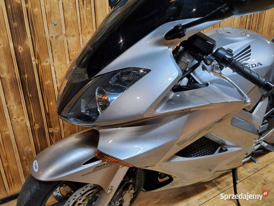 Honda VFR ZADBANY BŁYSZCZY technicznie super 49900km wielkopolskie Stare Miasto