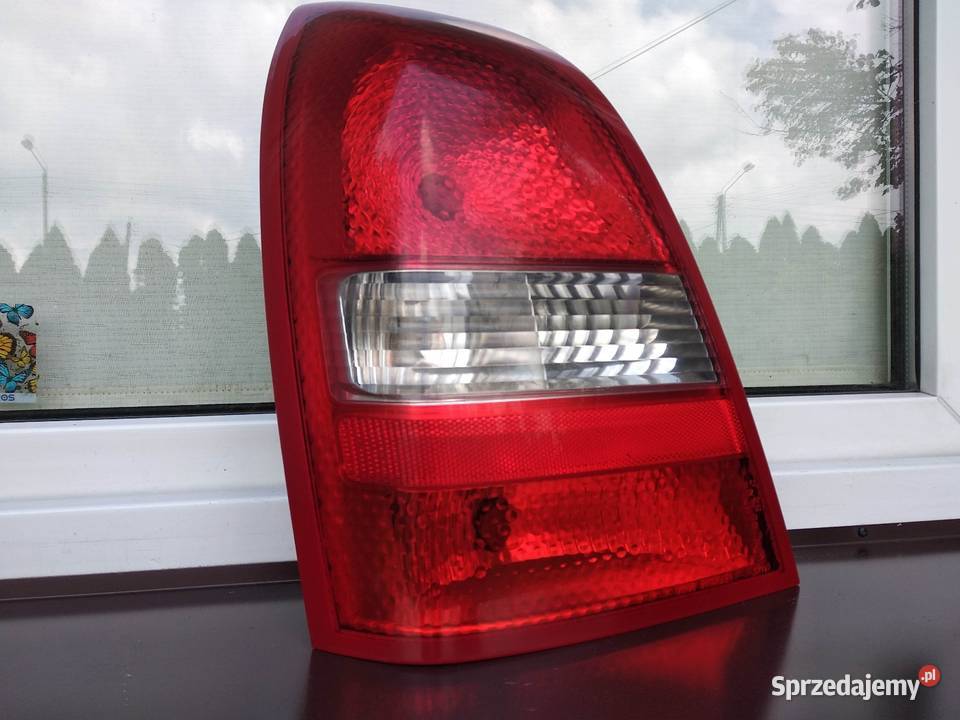 Nissan Primera P12 sedan lampa tył tylna lewa Sieradz