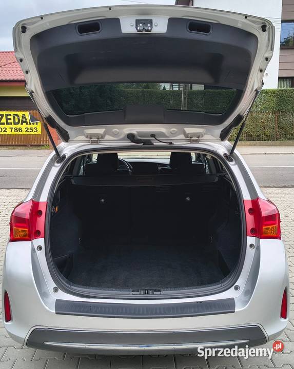 Toyota Auris II 18 Hybrid z LPG 15100 Zadbane i Warszawa sprzedam