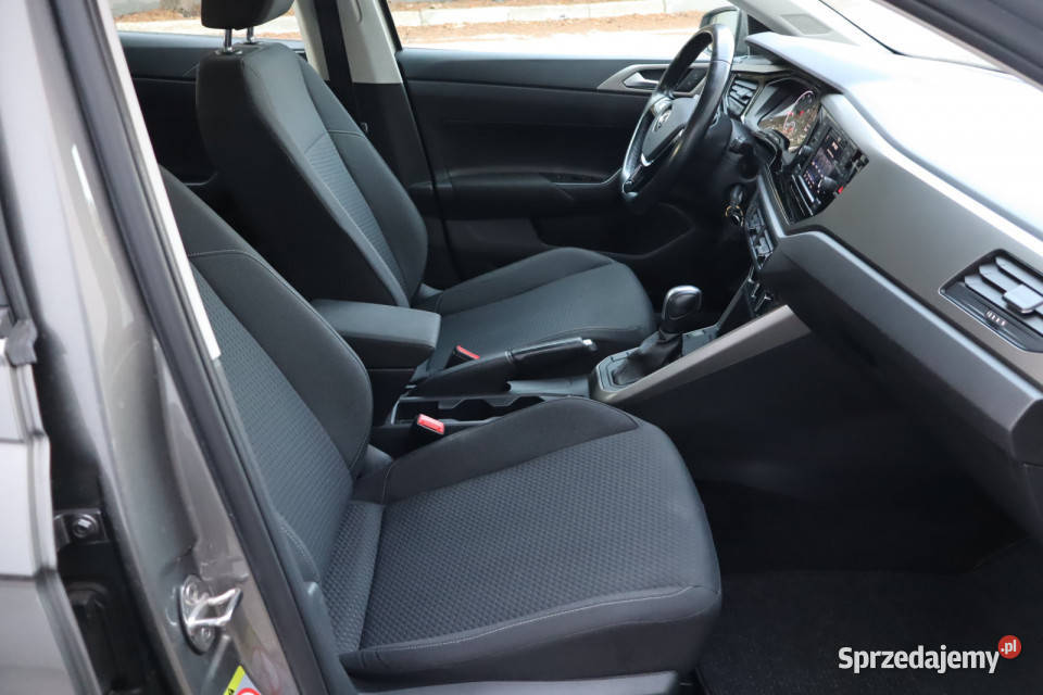 VW Polo 10 TSI światła do jazdy dziennej