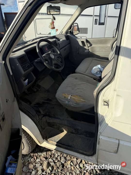 Syndyk sprzeda pojazd Volkswagen model 88KM Puck