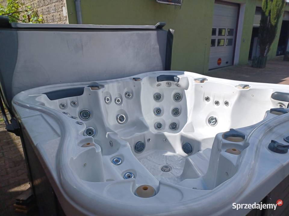WANNA OGRODOWA JACUZZI 6 osób z hydromasażem Osina sprzedam
