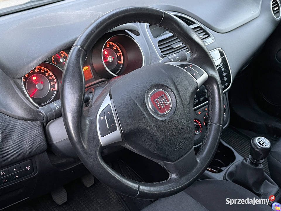 Samochód Fiat Punto 14 77 czarny mały przebieg