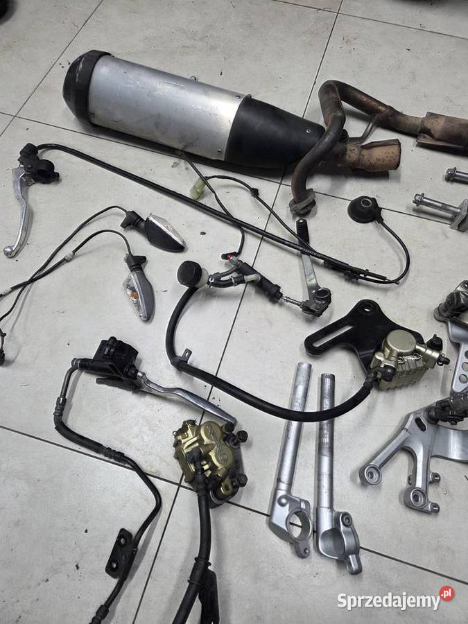 Częsci Yamaha YZFR125 813r zacisk wydech plastik Widzów