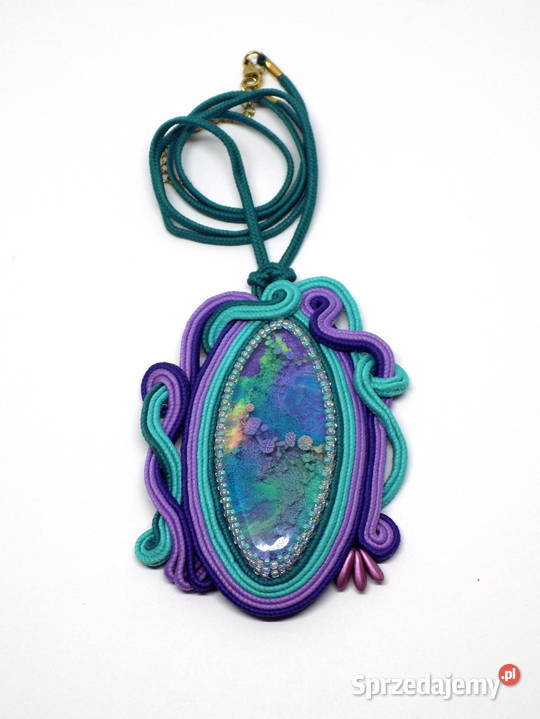 WISIOR PODŁUŻNY Z ŻYWICĄ II SUTASZ Naszyjniki Warszawa