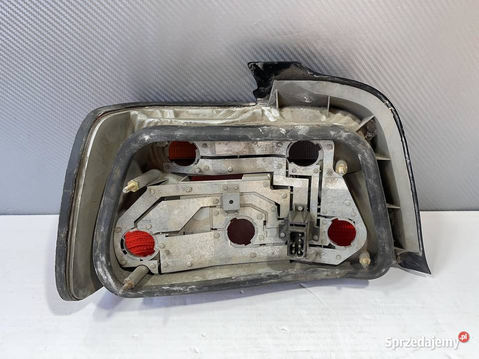 BMW E36 PRAWA LAMPA TYŁ SEDAN lampy tylne Ostroróg sprzedam