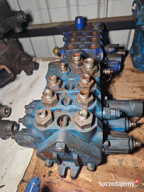 3sekcyjny rozdzielacz hydrauliczny JCB 3CX 4CX i