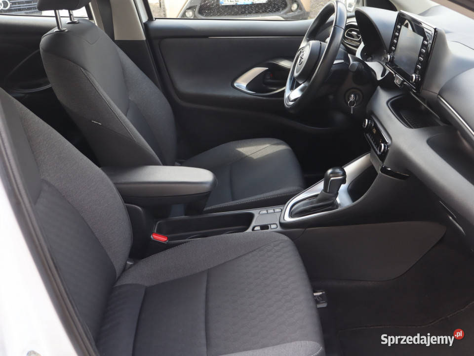Toyota Yaris 15 VVTi Hybrid Rok produkcji 2021 Katowice