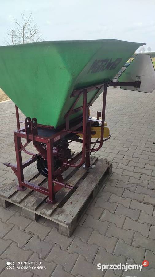 Rozsiewacz nawozów wapna motyl pom 600 l nieuszkodzony Bełżyce