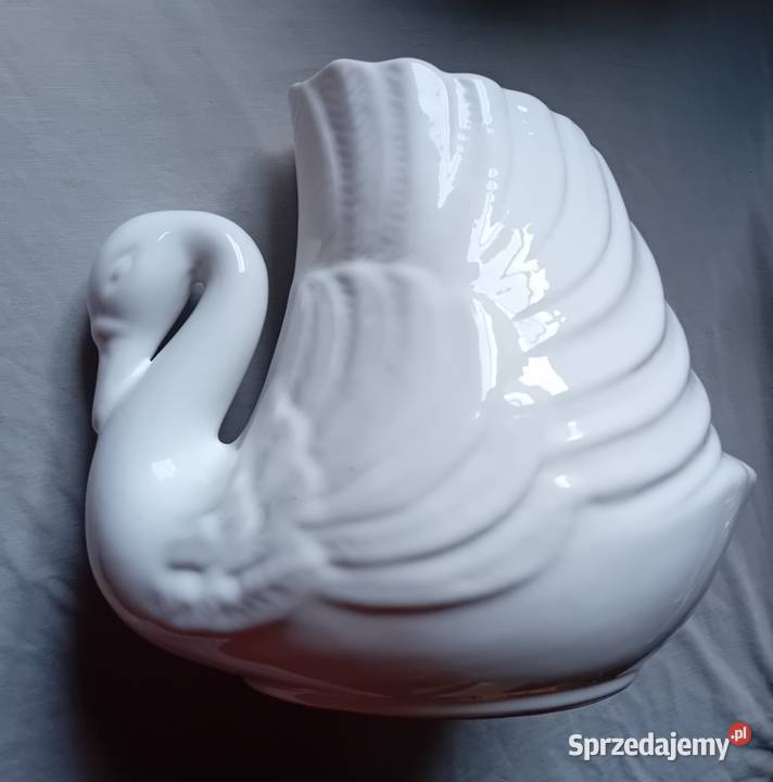 Ceramiczny wazon w kształcie łabędzia