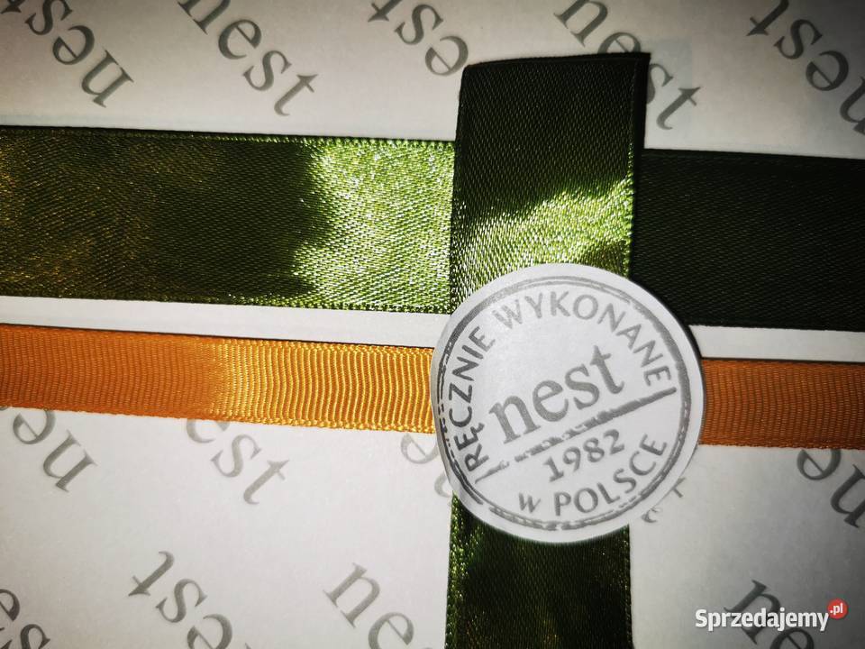 Szklana karafka dzbanek z posrebrzaną aplikacją