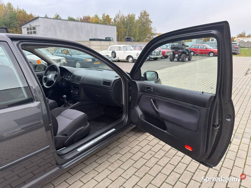 VW Golf IV 19 TDI z ciekawą historia sam lakier metallic Zgierz sprzedam
