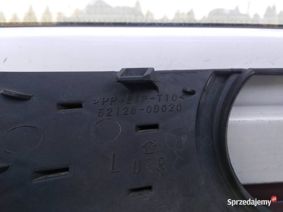 Toyota Yaris I 1 kratka zderzaka przedniego lewa osobowe